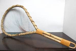 lot 22 image: Old Vintage Rattan or Bamboo Handheld Fishing Net