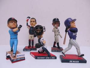 lot 32 image: Lot of 5 Assorted MN TWINS Bobbleheads
