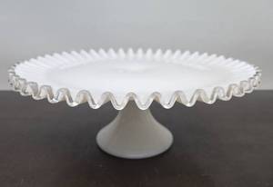 lot 140 image: Vintage FENTON Ruffles Edge Footed Cake Stand - 13