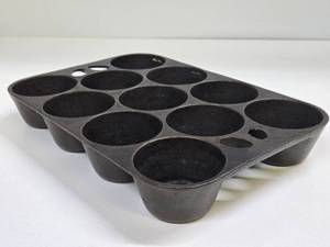 lot 161 image: Old Vintage Cast Iron Muffin Pan