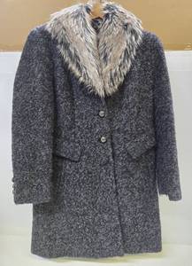 lot 162 image: Nice Condition Ladies Designer Jacket by Dana Buchman - Size M