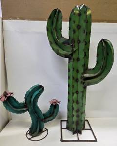 lot 163 image: Large & Small Metal CACTUS Yard Decorations