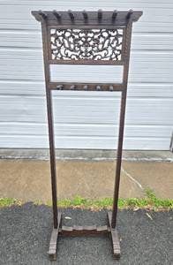 lot 231 image: Vintage Through-Carved Double Sided Tall Clothes Hanger
