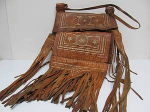 lot 51 image: Great looking Old Vintage Handmade Leather Satchel