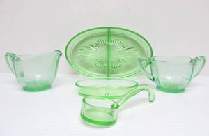 lot 73 image: Lot of Vintage Green Vaseline Glass 