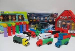 lot 91 image: Large Group of Assorted Brand New PEZ Dispensers & other Items #2