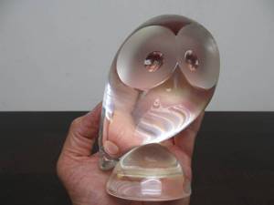 lot 94 image: Larger Size Heavy Signed STEUBEN Glass Owl 