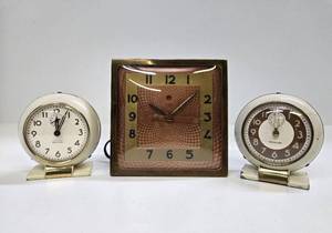 lot 299 image: Lot of 3 Vintage Mid Century Alarm Clocks