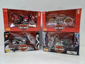 lot 188 image: Lot of 4 Mint in Box HARLEY DAVIDSON 118 Scale Diecast Metal Motorcycles