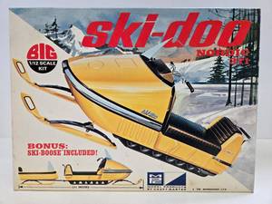 lot 190 image: Complete Unbuilt SKI-DOO Nordic 371 Snowmobile Model Kit