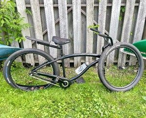 lot 26 image: Great Condition Fat Tire Bicycle