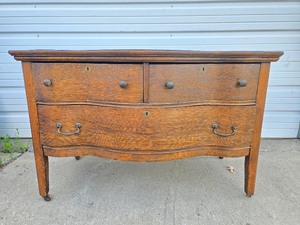 lot 113 image: Antique Quartersawn Oak Short 3-Drawer Dresser