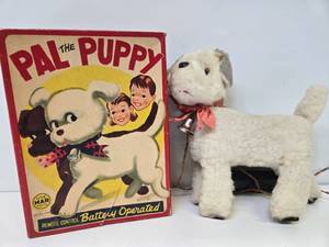 lot 395 image: Very Nice Vinate PAL the PUPPY Battery Op Toy Dog wOriginal Box