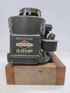 lot 396 image: Like New Briggs & Stratton 3.5hp Motor