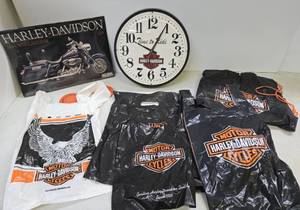 lot 388 image: Harley Davidson Round Wall Clock & Sealed Calendar