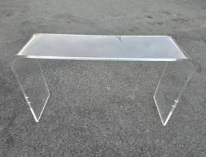 lot 363 image: Great Looking Vintage 1980s Curved Thick Lucite Sofa Table