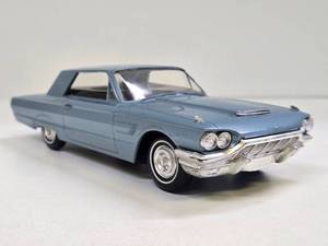 lot 366 image: Very Cool Vintage 1960s Philco FORD Thunderbird Portable Radio