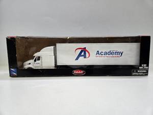 lot 369 image: Large Peterbilt Longhauler Diecast Semi Truck - 20 Long wBox