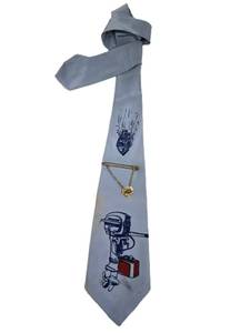 lot 370 image: Awesome Old EVINRUDE Employee Item Lot