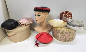 lot 374 image: Nice Group of Vintage Ladies Hats