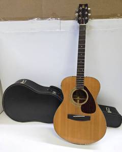 lot 379 image: Nice Vintage YAMAHA Model FG-170 Acoustic Guitar wCase