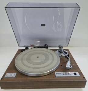 lot 358 image: Excellent Quality Working YAMAHA Model YP-B4 Full Automatic Turntable