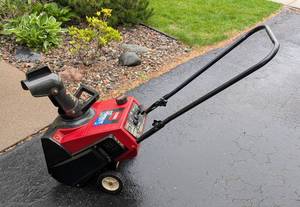 lot 41 image: Toro CCR PowerLite Snowblower
