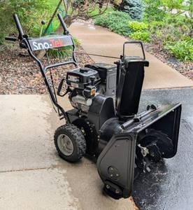 lot 8 image: Ariens Sno-Tec Snowblower