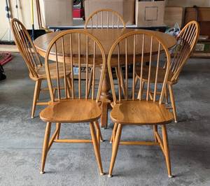 lot 25 image: Gabberts Oak Dining Table Set