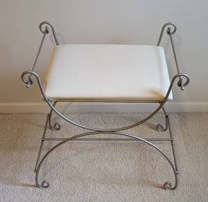 lot 23 image: Elegant Vanity Stool