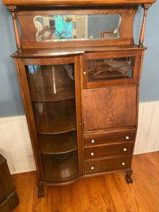 lot 2 image: Ladys Secretary Desk