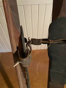 lot 12 image: Vintage Winter Skis