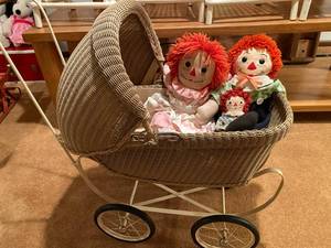 lot 60 image: Vintage Wicker Doll Buggy