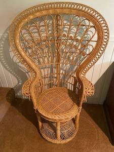 lot 8 image: Rattan Chair