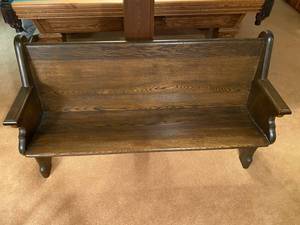 lot 11 image: Church Pew Bench