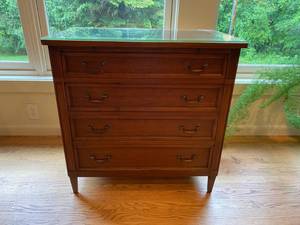 lot 16 image: Maddox Table Co. - 3 drawer table with a glass top
