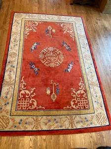 lot 18 image: Oriental rug