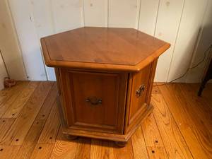 lot 21 image: Hexagon&nbspEnd table with Storage