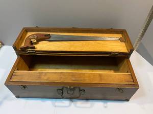 lot 41 image: Vintage Wooden Saw Box