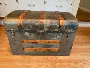 lot 46 image: Antique Steamer Trunk