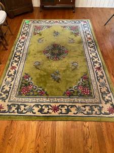 lot 31 image: Oriental Rug