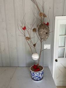lot 103 image: BeehiveBird Nest BlueWhite Pot