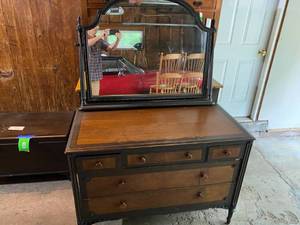 lot 128 image: Mid Century 5 Drawers Dresser and Mirror