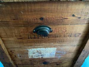 lot 136 image: Mundet and Sons Antique Wood Box