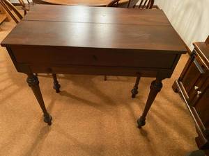 lot 149 image: Vintage Flip Top Desk