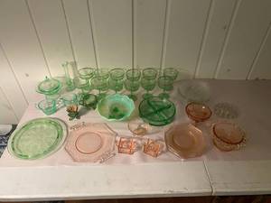 lot 107 image: Depression Glass Items