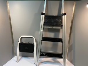 lot 200 image: Step Stools