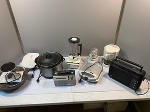 lot 202 image: Small Appliances