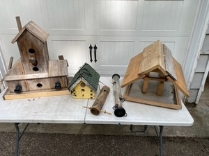 lot 206 image: Birdhouses and Bird Feeders