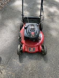 lot 211 image: Toro Lawnmower - Self Propelled